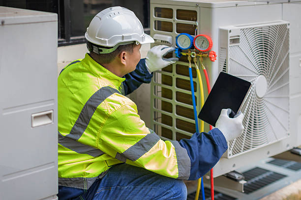Professional Emergency Hvac technician working in Hygiene, CO